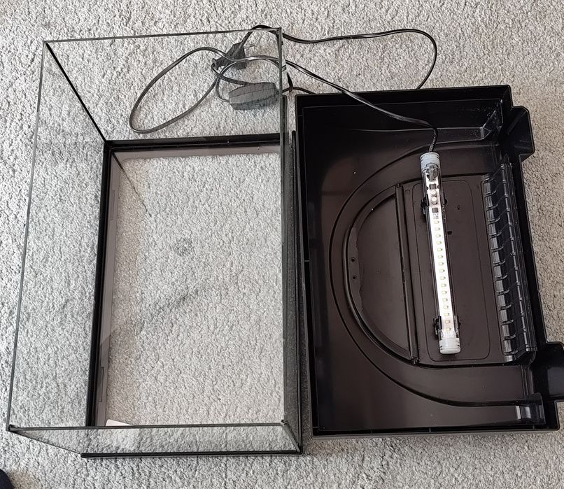 Vând set complet acvariu Diversa Startup 40 LED 40x25x25 (25l)