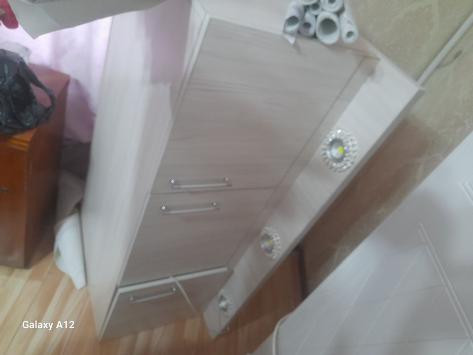 Продам большой шкаф.