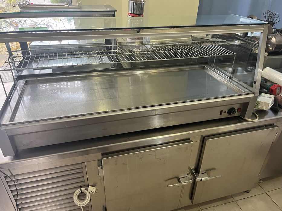 Топла витрина топла