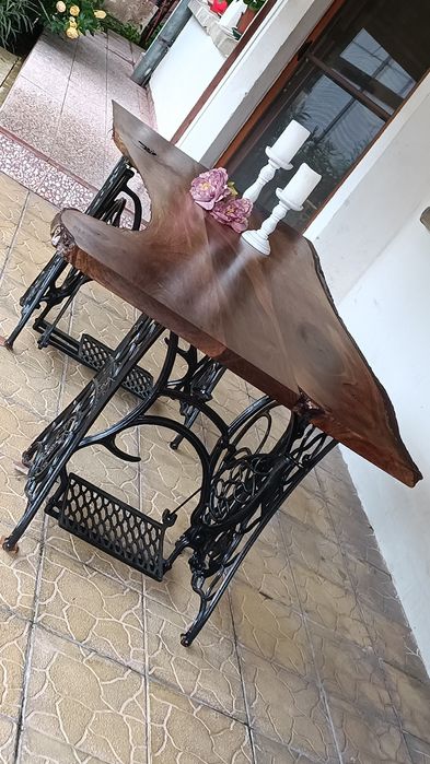 Продавам уникална маса от орех