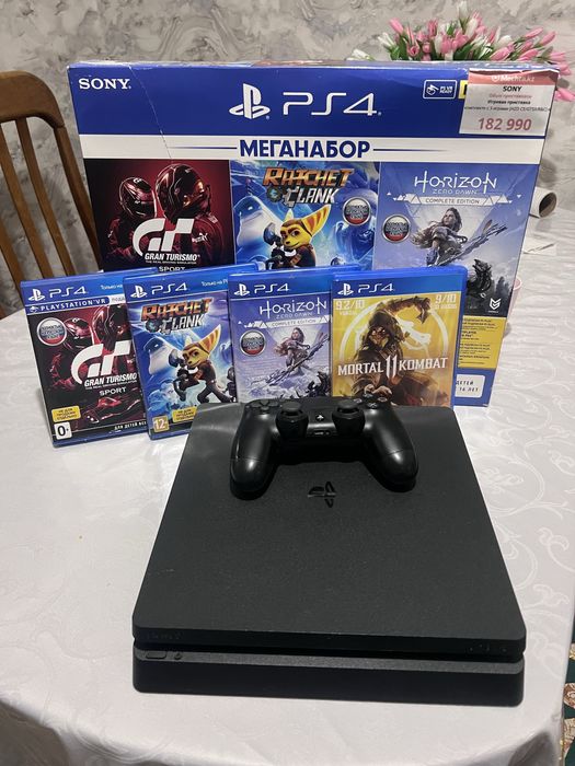 PS 4 приставка в отличном состоянии