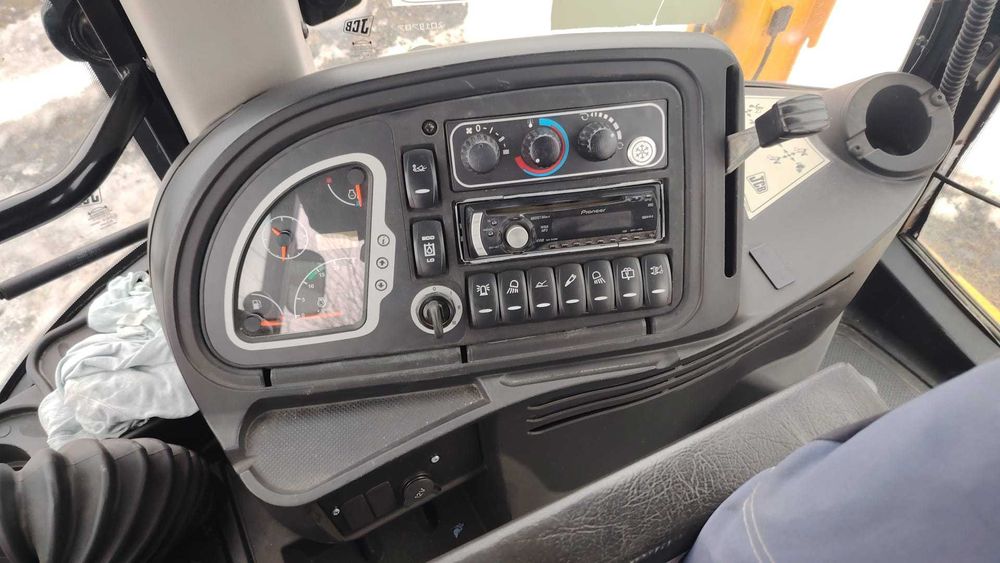 Buldoexacvator JCB 4CX