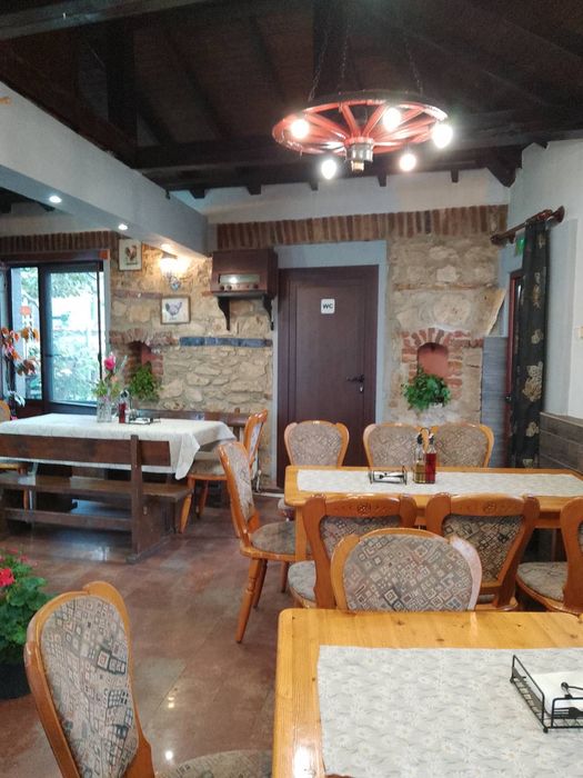 Дава се под наем Заведение в с. Яребична, Област Варна - 150 кв.м за 255 € - Снимка #1