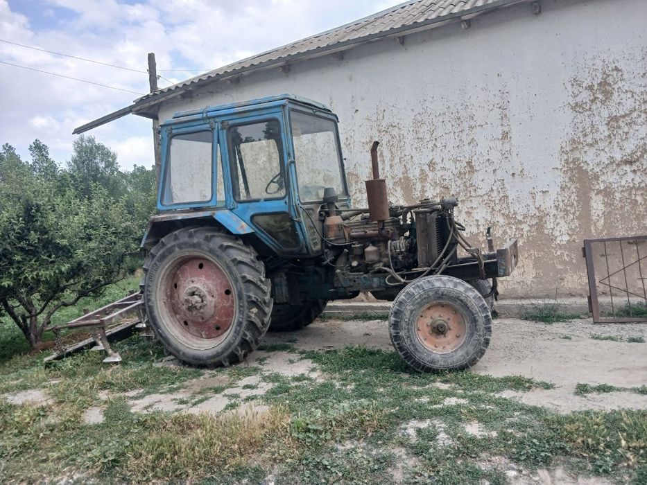 Traktor sotiladi