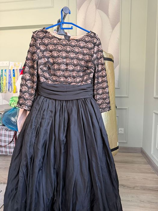 Вечерние разные платья