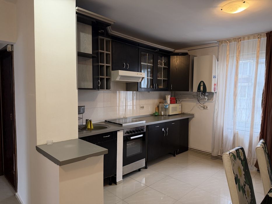 De închiriat apartament 3 camere Reghin