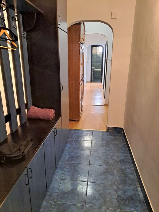 Inchiriez apartament 3 camere