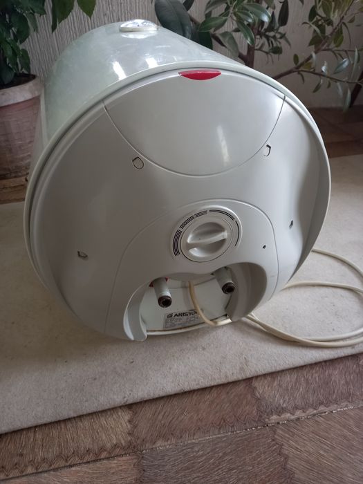Продам водонагреватель Аристон