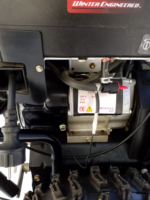 Снегоуборщик бензиновый.