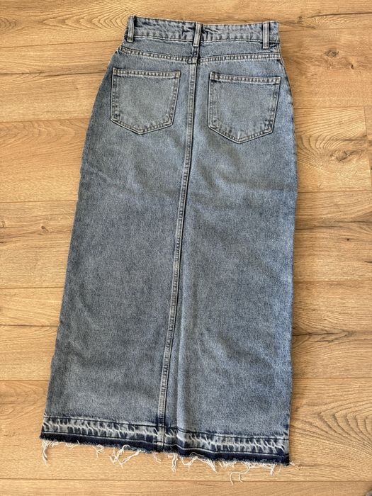 Джинсовая юбка с разрезом