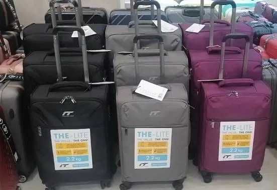 Чемоданы International Traveller