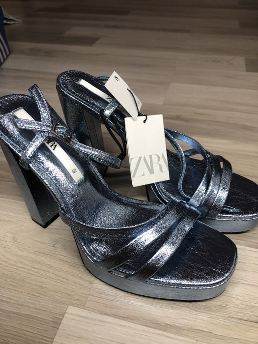 Сандали на ток с каишки ZARA