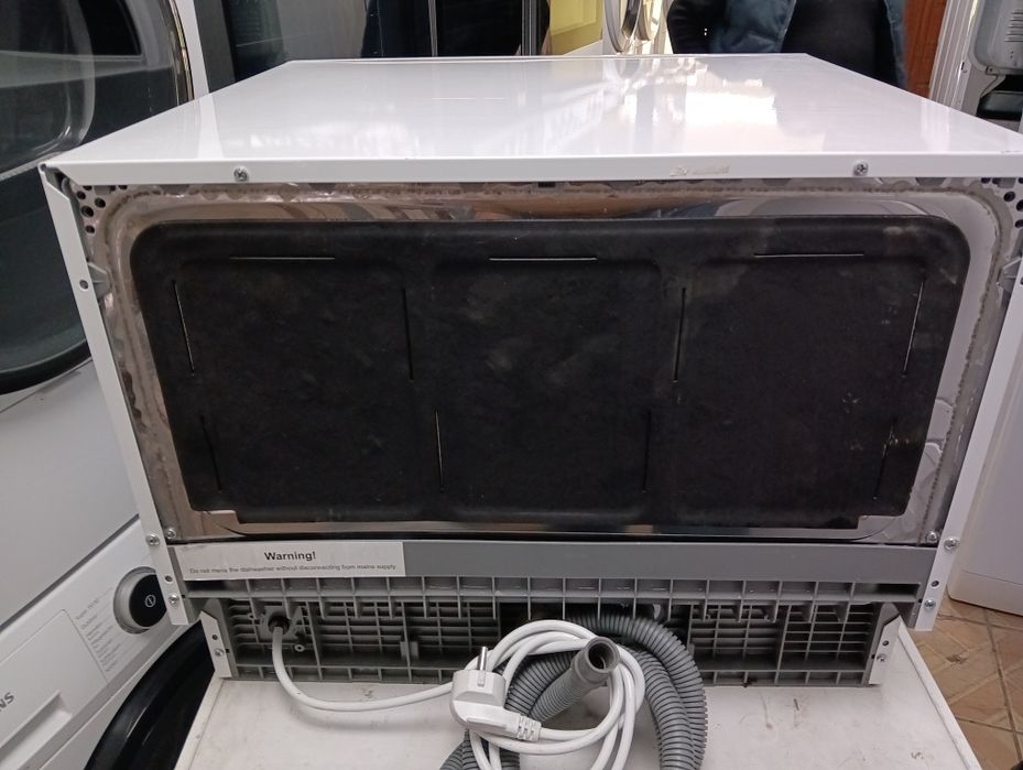 Малка свободно стояща съдомиялна кубче Elektrolux с 2 години Гаранция