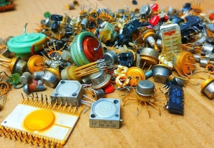 Имеется спрос на радиодетали советского производства .