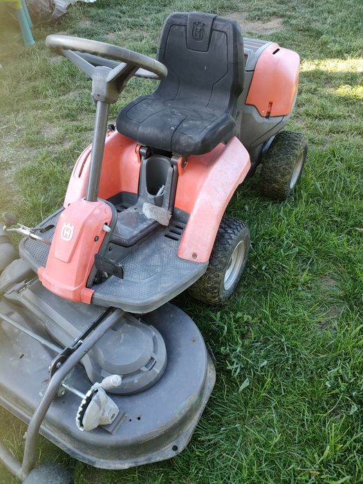 Husqvarna tractor iarba