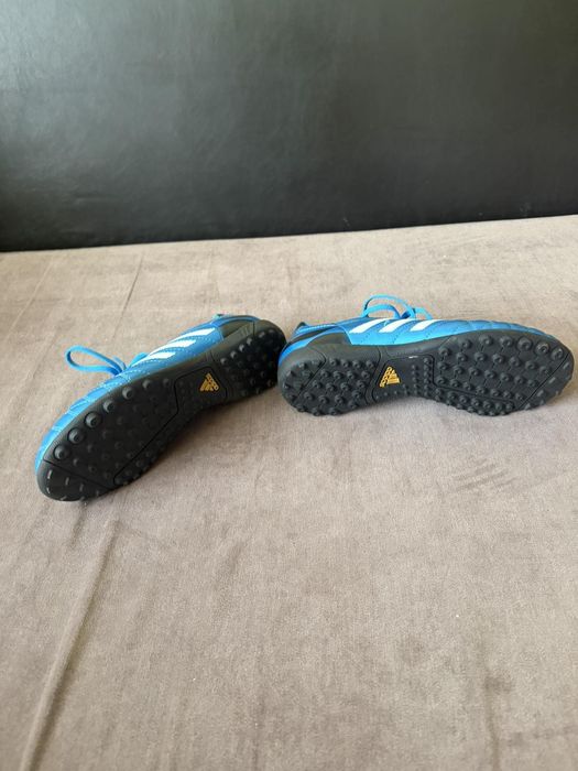 Adidas футболни обувки (стоножки)