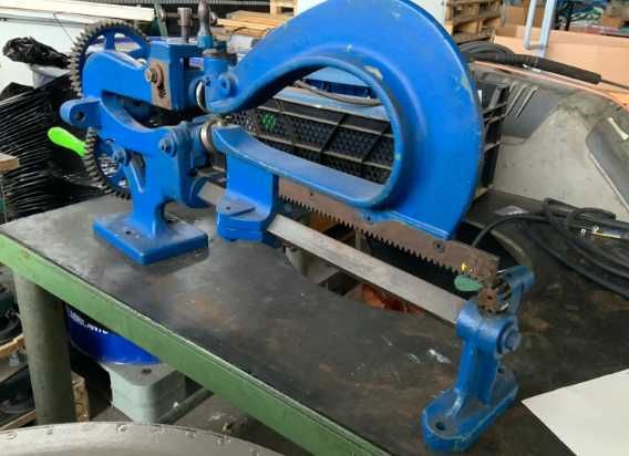 Masini de taiat garnituri si masa de croit solida 2,5x1,5 m