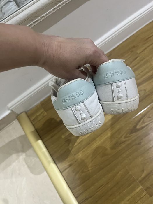 Adidasi Guess masura 37, dama, piele naturala