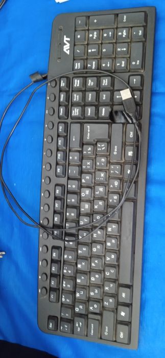 Kompyuter. Hamma narsasi bor. Holati zoʻr. yili yangi.