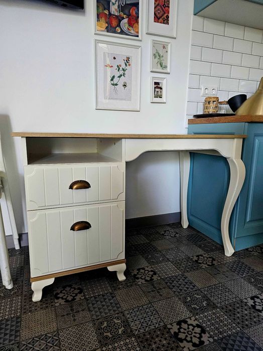 Письменный стол.