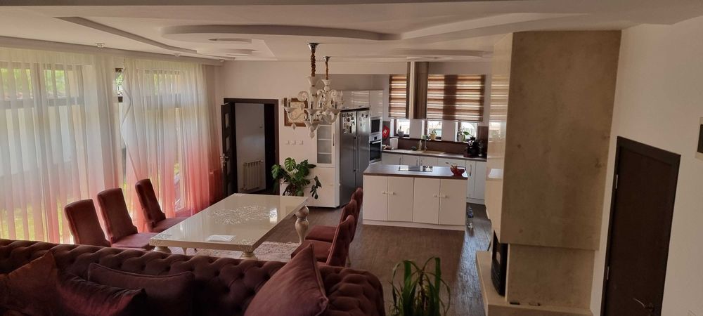 1829-Продава се двуетажна луксозна къща в кв. "Варош"