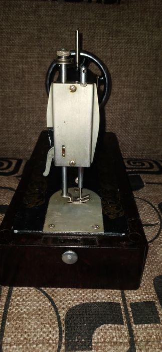 Детские швейные машинки СССР. Смотрите 8фото Читайте описании