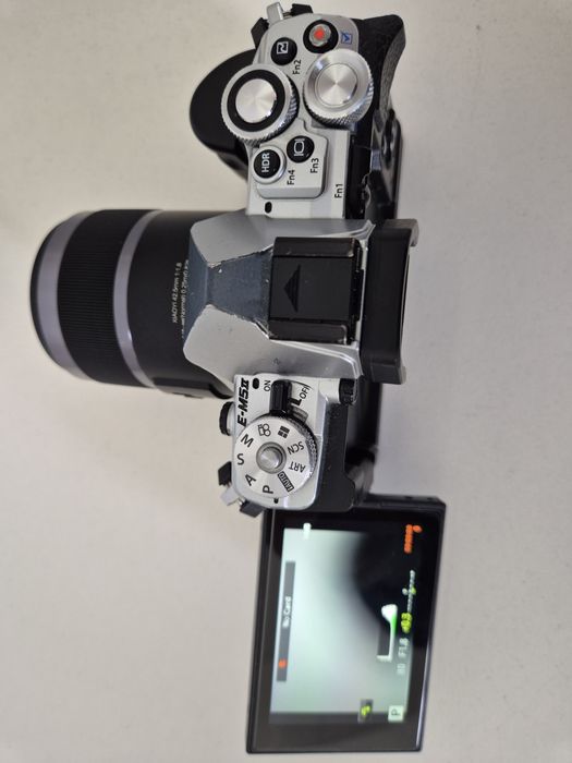 Olympus OMD EM5 MKII + автофоскусен обектив 42.5MM/F1.7 + външна светк