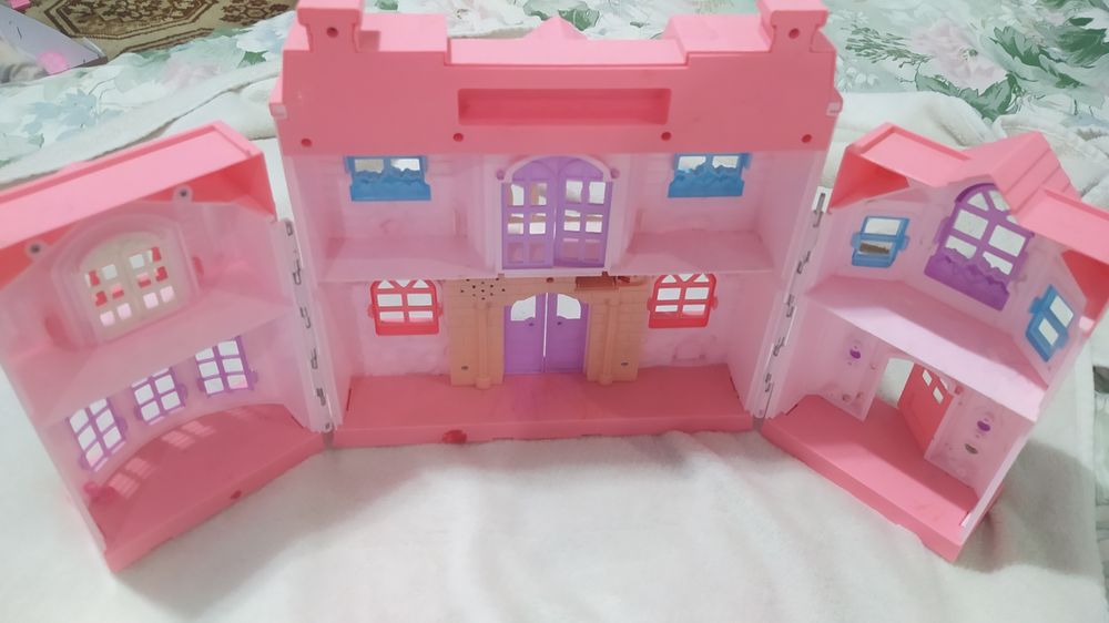 Продам кукольный домик