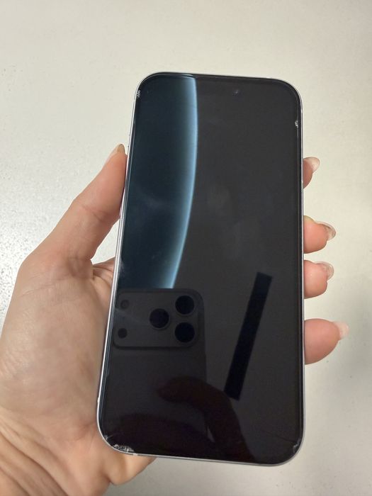 iPhone 15 син цвят