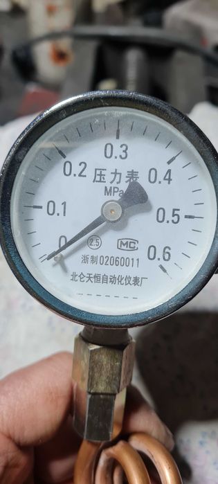 Продам манометр новый