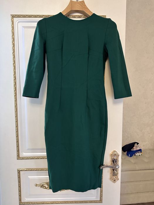 Строгое Зеленое платье на вечер и деловую встречу /работу