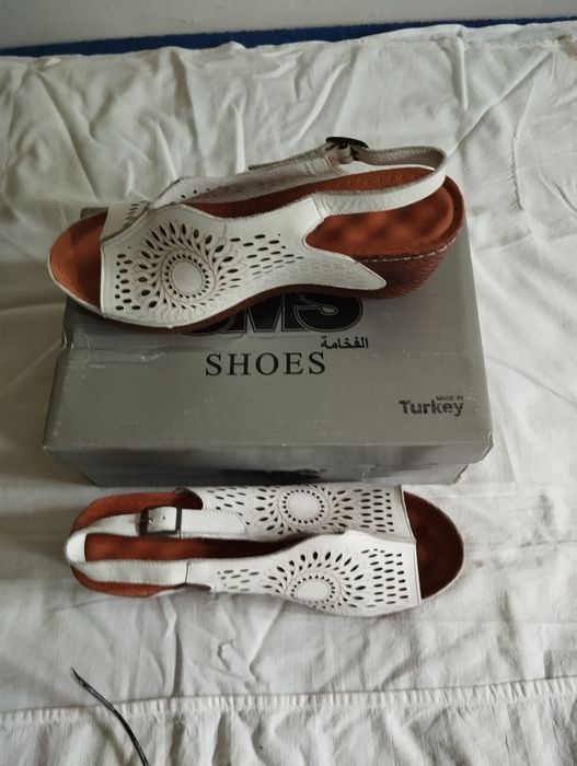 Женские босоножки