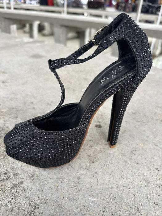 Sandale cu toc elegante