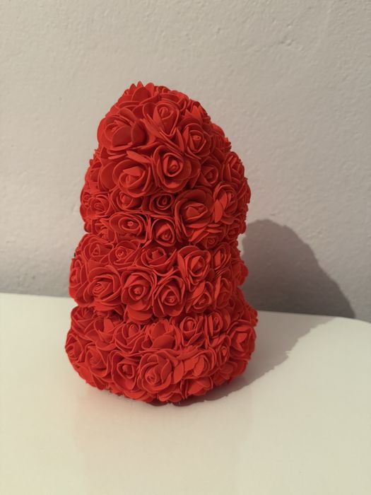 Мече от рози със панделка, Червено и розово