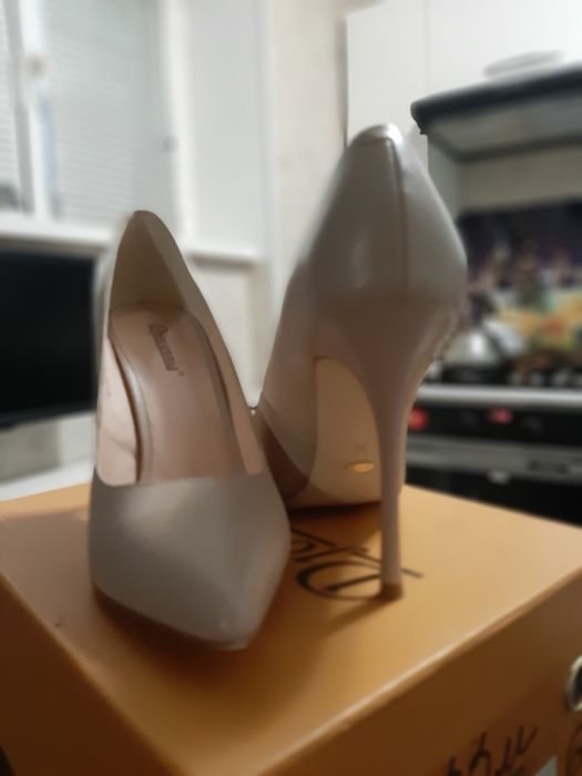 Продаются туфли.