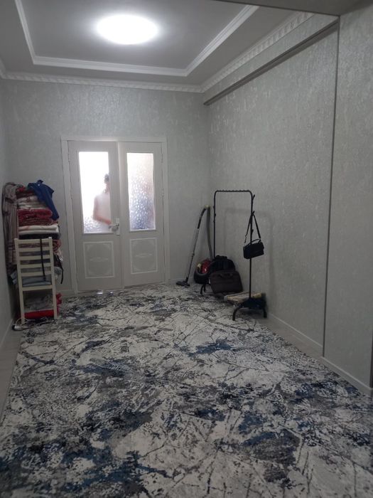 Qizlarga kvartira. 1- metro bekatining oldida(2daqiqalik yoʻl)