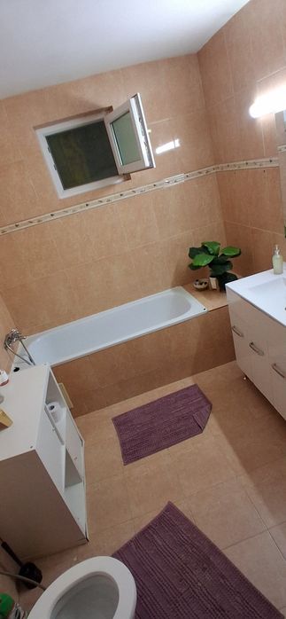 Închiriez  2 apartament cu 3 ,4cam.