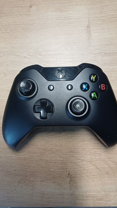 Vând Xbox One 825GB + Kinect + 11 jocuri