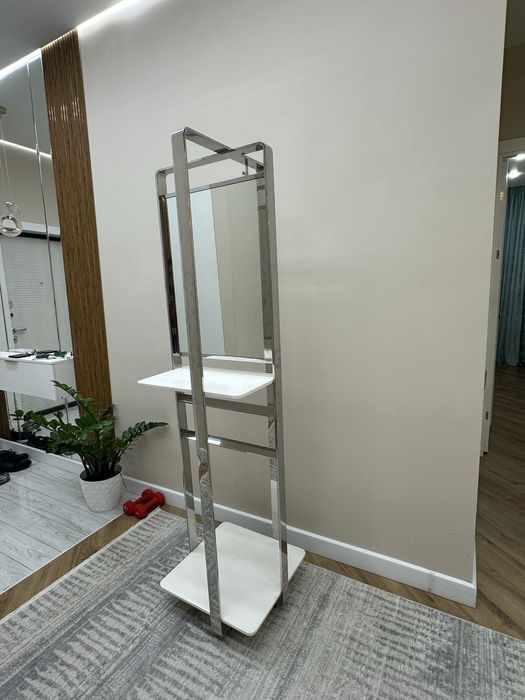 Консольный столик с зеркалом