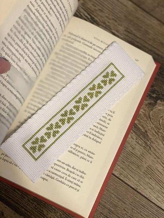 Semne de carte , cusute pe etamina