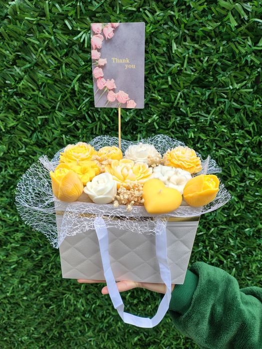 Букет от соеви свещи