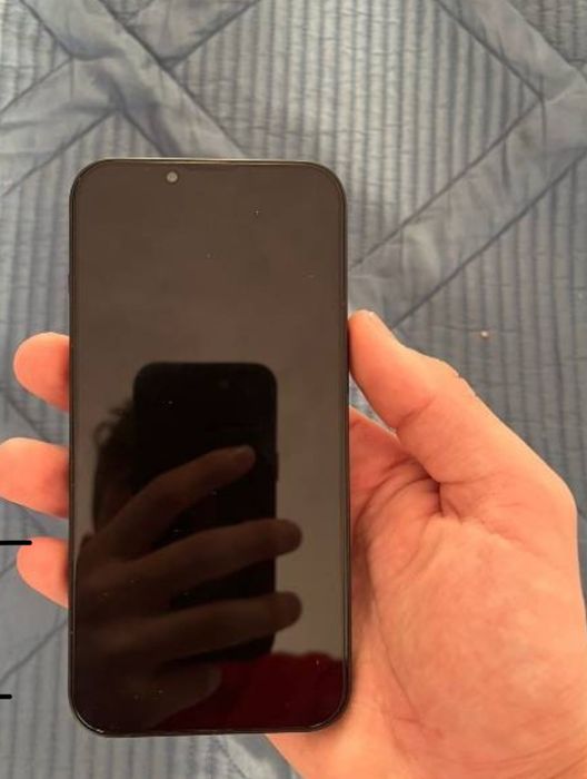 Продам айфон 13