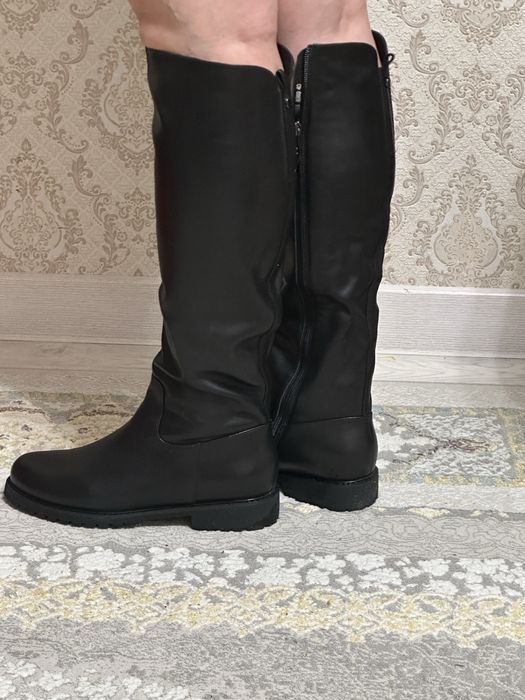 Продам зимние сапоги новые