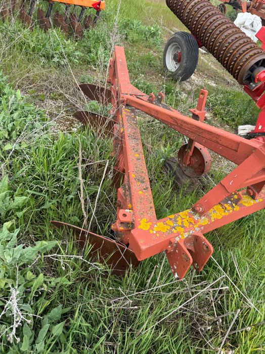 Навесен плуг с 4 тела