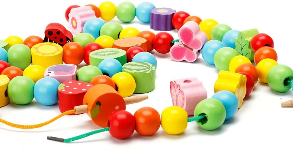 ХИТ Дърво с нанизване с плодове, животни и мъниста 102бр./дървени игри