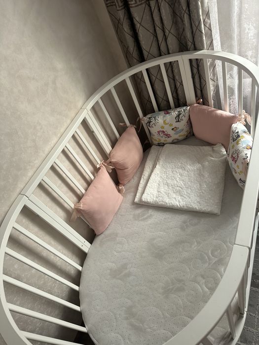 Кровать и бортики на кровать