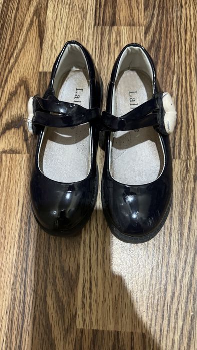 Продаю обувь для девочек