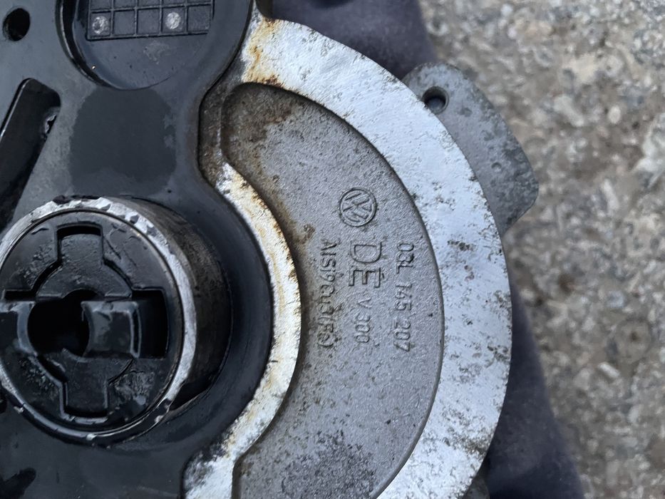 Продавам вакуум помпа за wv polo 2011г