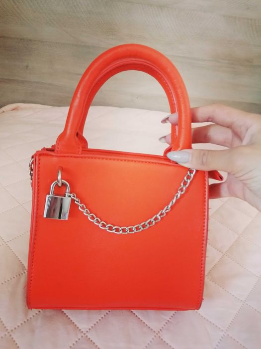 Уникална кокетна малка чантичка