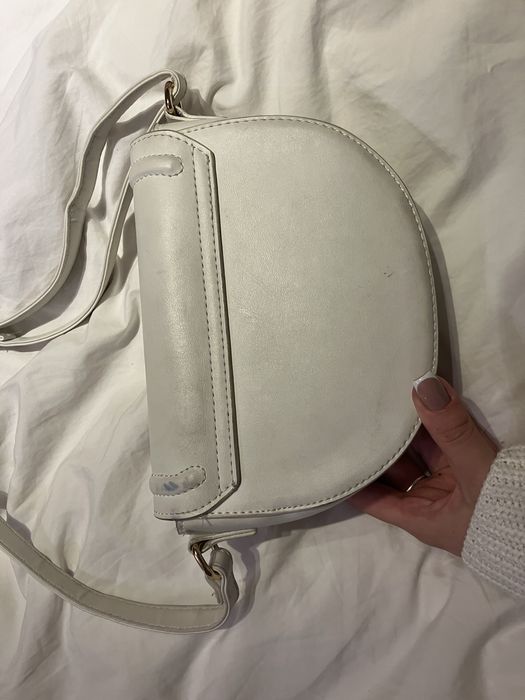 Бяла дамска чанта